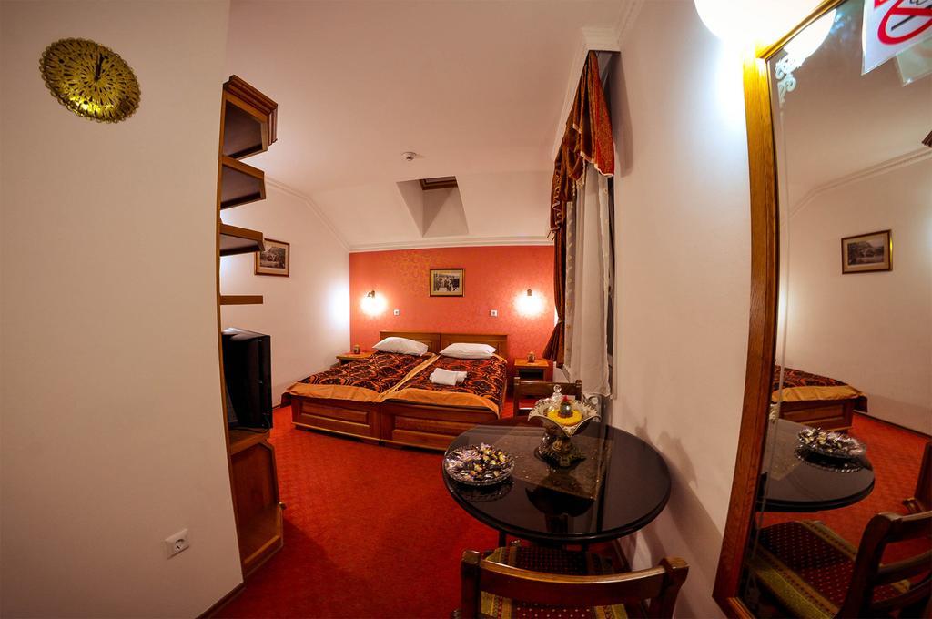 Hotel Latinski Most Sarajevo Buitenkant foto