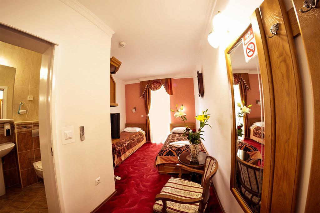 Hotel Latinski Most Sarajevo Buitenkant foto