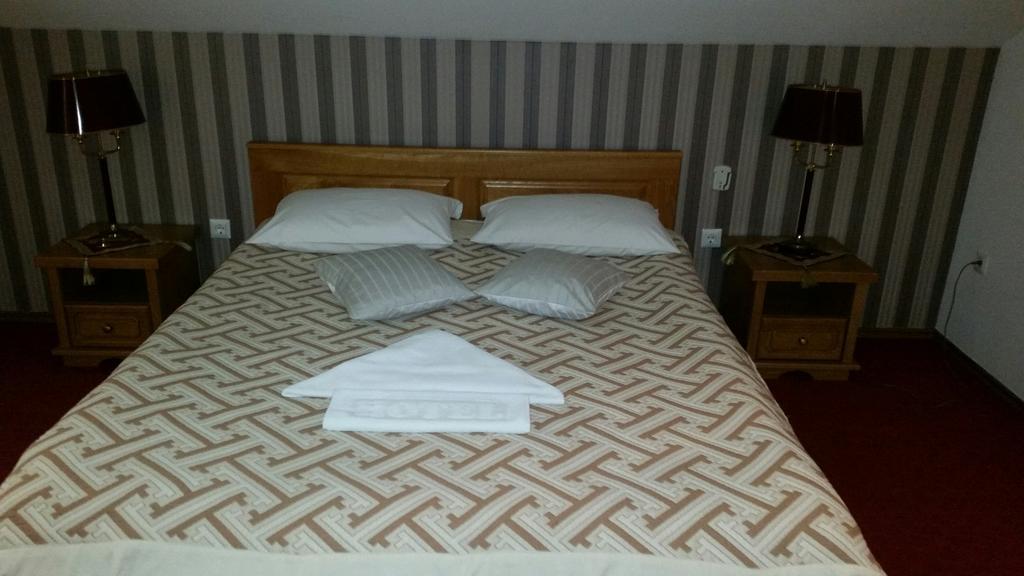 Hotel Latinski Most Sarajevo Buitenkant foto
