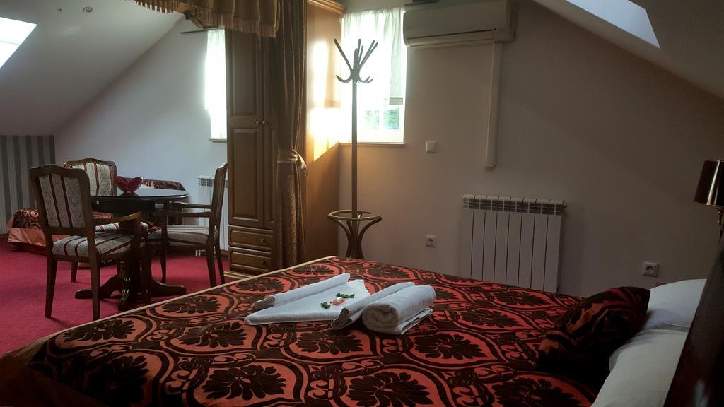 Hotel Latinski Most Sarajevo Buitenkant foto